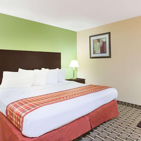 Days Inn & Suites By Wyndham Madison Heights Mi Exterior foto