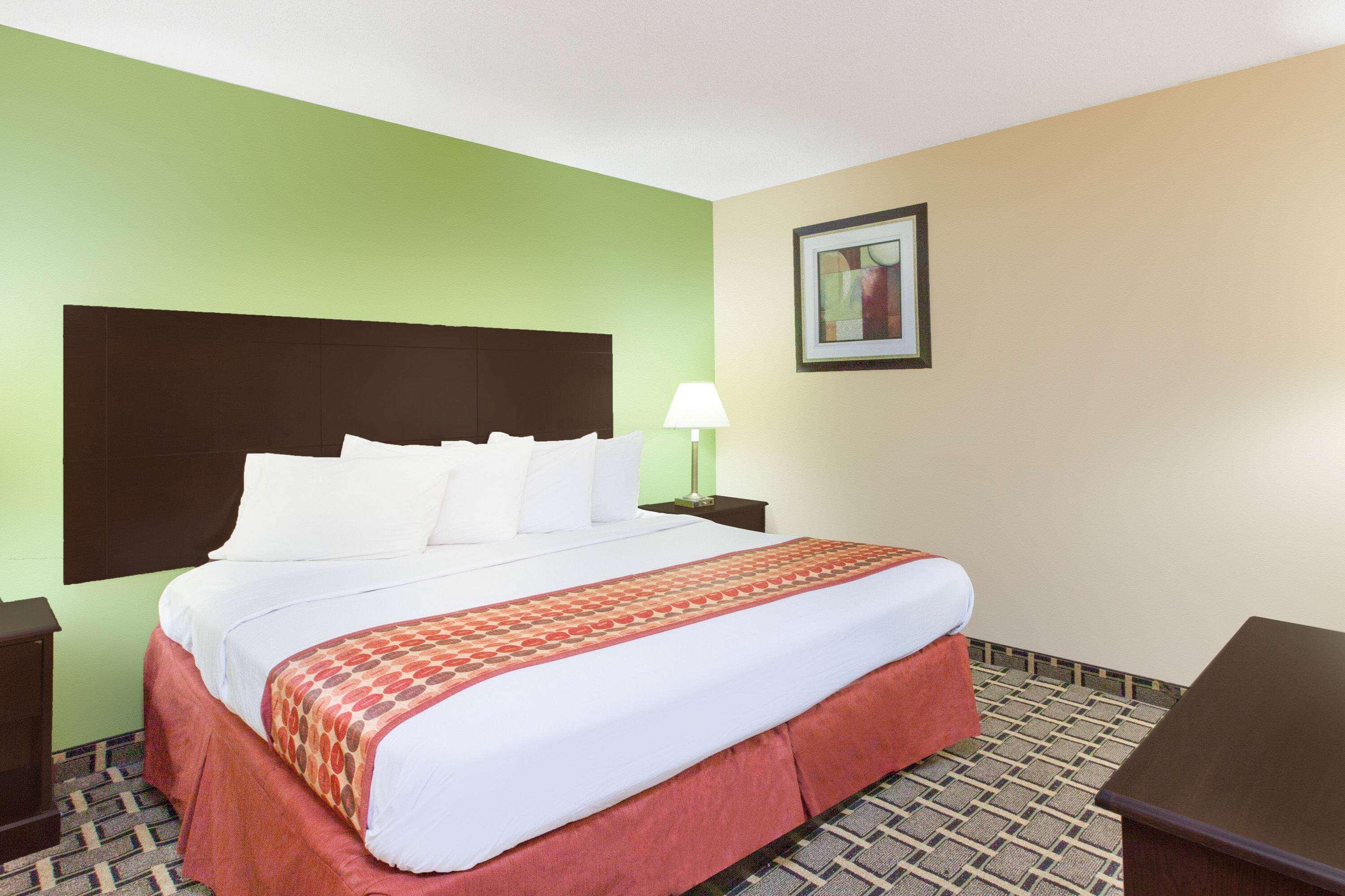 Days Inn & Suites By Wyndham Madison Heights Mi Exterior foto