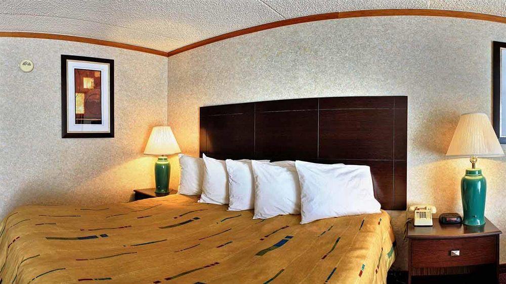 Days Inn & Suites By Wyndham Madison Heights Mi Exterior foto